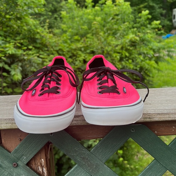 Vans Unisex Canvas Pink Sneakers Sz 10 NWOT - Picture 7 of 10